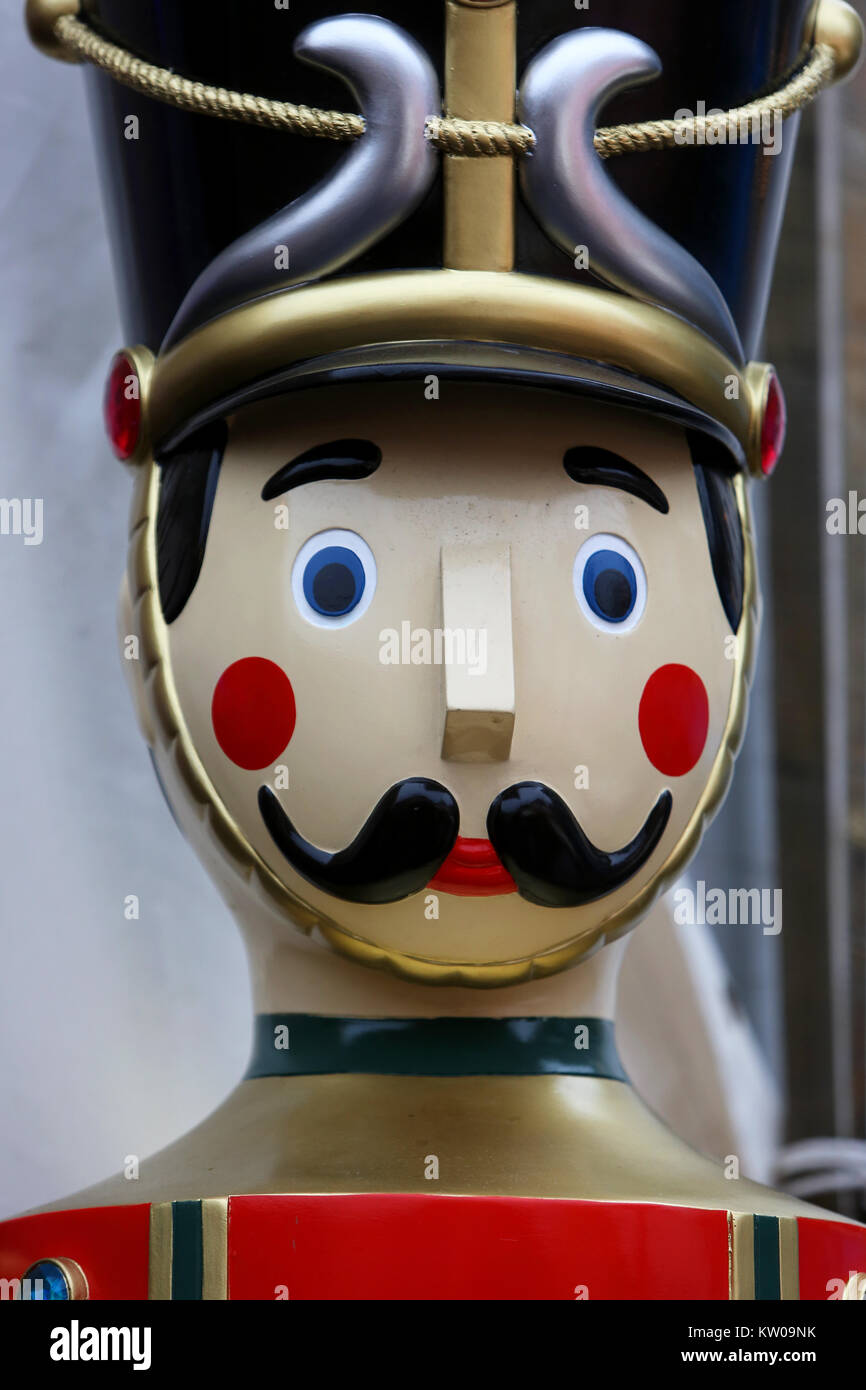 Nahaufnahme eines riesigen Nussknacker Puppe dargestellt in West Sussex, UK. Stockfoto