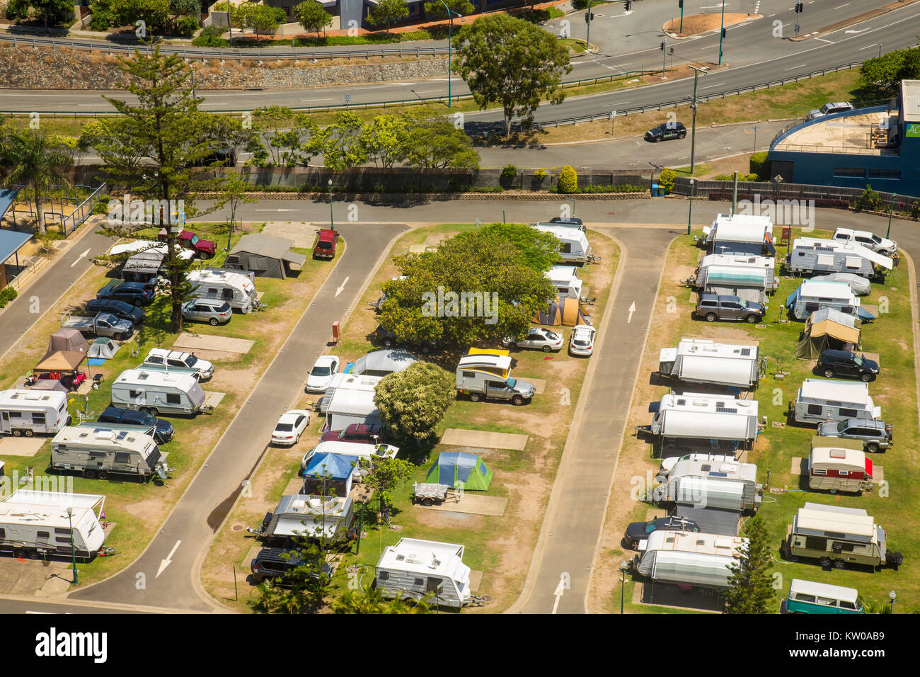 Reisemobil, Caravan und Wohnmobile Campingplatz am Burleigh Heads Queensland, beliebter Ort für jene, die sich für Selbstfahrer Reisen in Australien Stockfoto