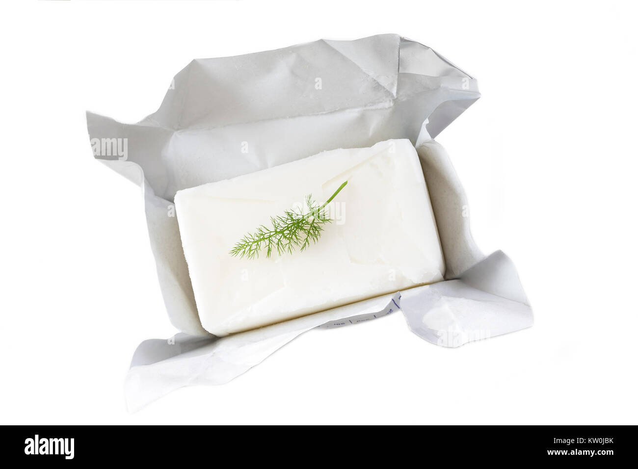 Block von Schweineschmalz ausgepackt, öffnen Sie mit Petersilie auf weißem Hintergrund Stockfoto