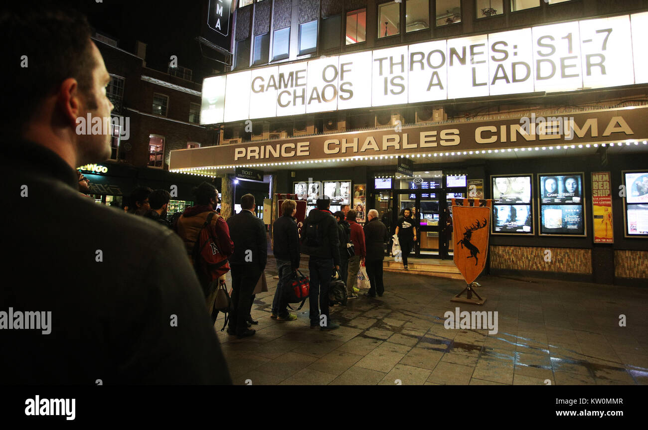 Zum ersten Mal überhaupt, HBO® sind das Hosting einer monumentalen Marathon Screening aller sieben Jahreszeiten der globalen Phänomen Spiel der Throne im Prince Charles Cinema in Leicester Square, London. Die Freisetzung von Spiel der Throne: DIE KOMPLETTE siebte Staffel und die komplette Staffeln 1 - 7 BOXSET auf Blu-ray™ und DV-Fans Sammeln außerhalb Mit: Atmosphäre, Wo: London, Großbritannien Wann: 27 Aug 2017 Quelle: Joe Pepler/PinPep/WENN.com zu markieren Stockfoto
