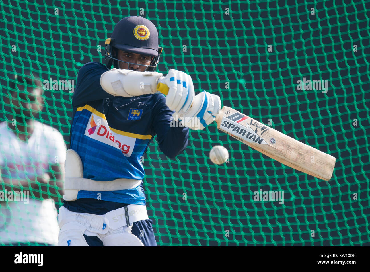Sri Lankan Opener Upul Tharanga Tun seiner bat während des net session (Foto durch Pattin Peiris/Pacific Press) Stockfoto