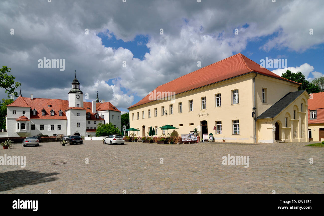 Königlich Drehna, niedrige lauwarm Sitz, Kalk, Königlich Drehna mit Schloss Ensemble, Fürstlich Drehna, Niederlausitz, Lindenplatz Fürstlich Drehna mit Stockfoto Königlich Drehna, niedrige lauwarm Sitz, Kalk, Königlich Drehna mit Schloss Ensemble, Fürstlich Drehna, Niederlausitz, Lindenplatz Fürstlich Drehna mit Stockfoto