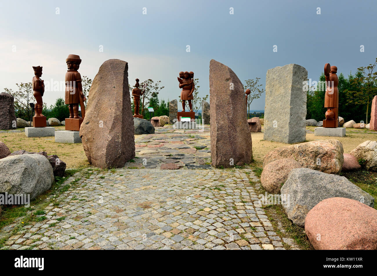Erlebnis park Teich Land, niedrige lauwarm Sitz, neue Dorf, den slawischen  Gott Grove in der Erfahrung park Teich Land, Erlebnispark Teichland,  Niederl Stockfotografie - Alamy