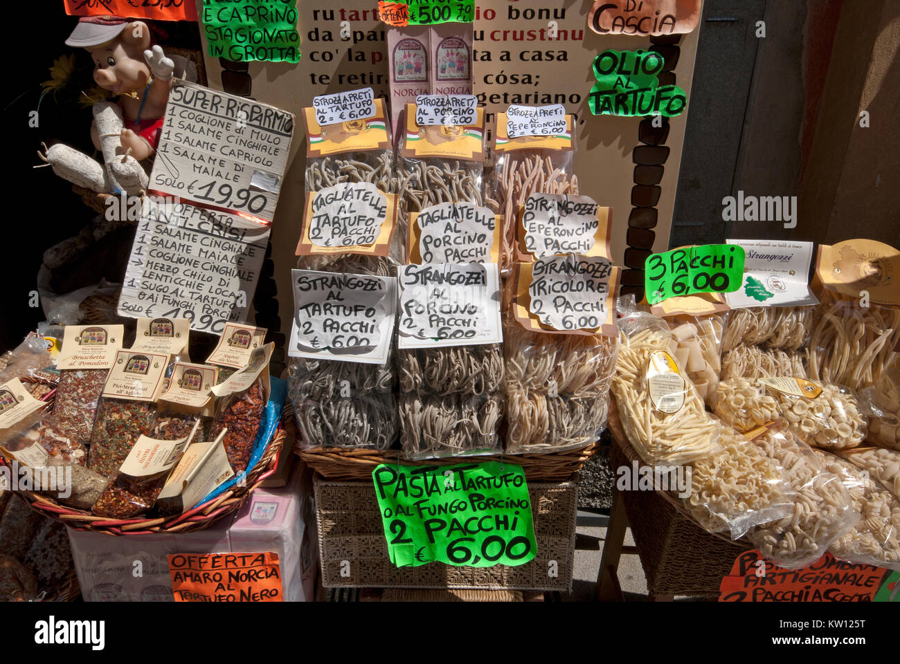 Typische Pasta zum Verkauf in Norcia, Umbrien, Italien Stockfoto
