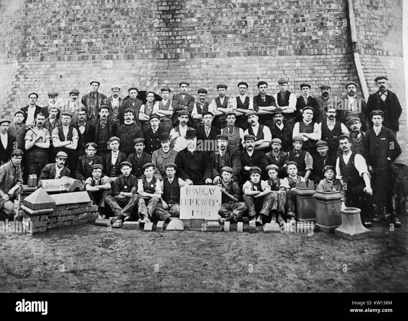 Management und Arbeitnehmer bei Randlay Ziegelei 1903 Stockfoto