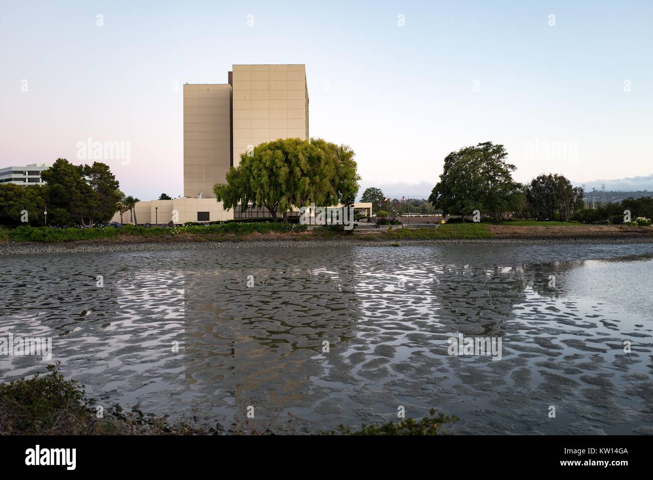 Anza Lagune und das Hilton Bayfront Hotel in Burlingame, Kalifornien, Juli, 2016. Stockfoto