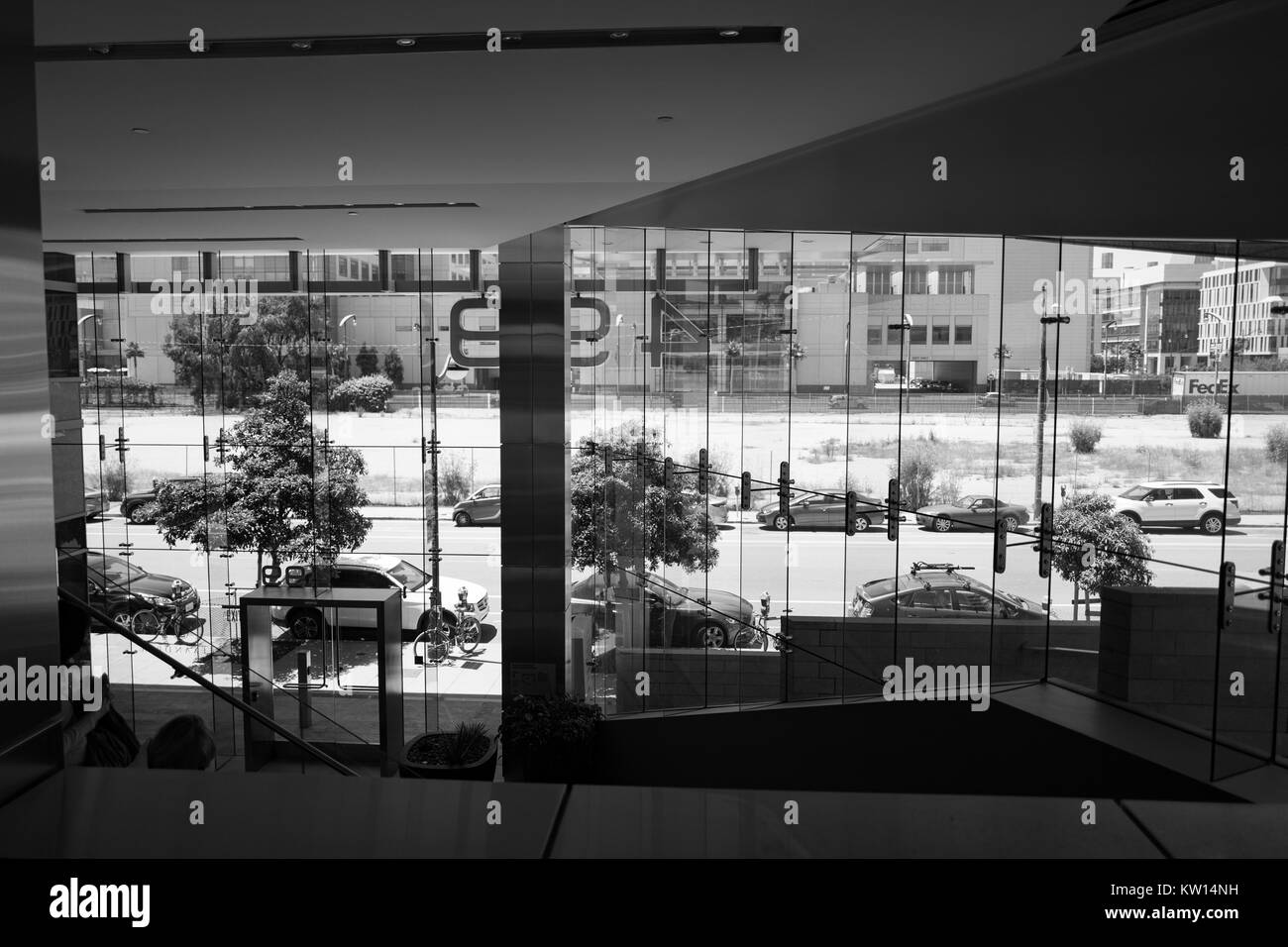 Blick durch die Eingangshalle der Universität von Kalifornien in San Francisco (UCSF) Krankenhaus in der Mission Bay in San Francisco, Kalifornien, 2016. Stockfoto