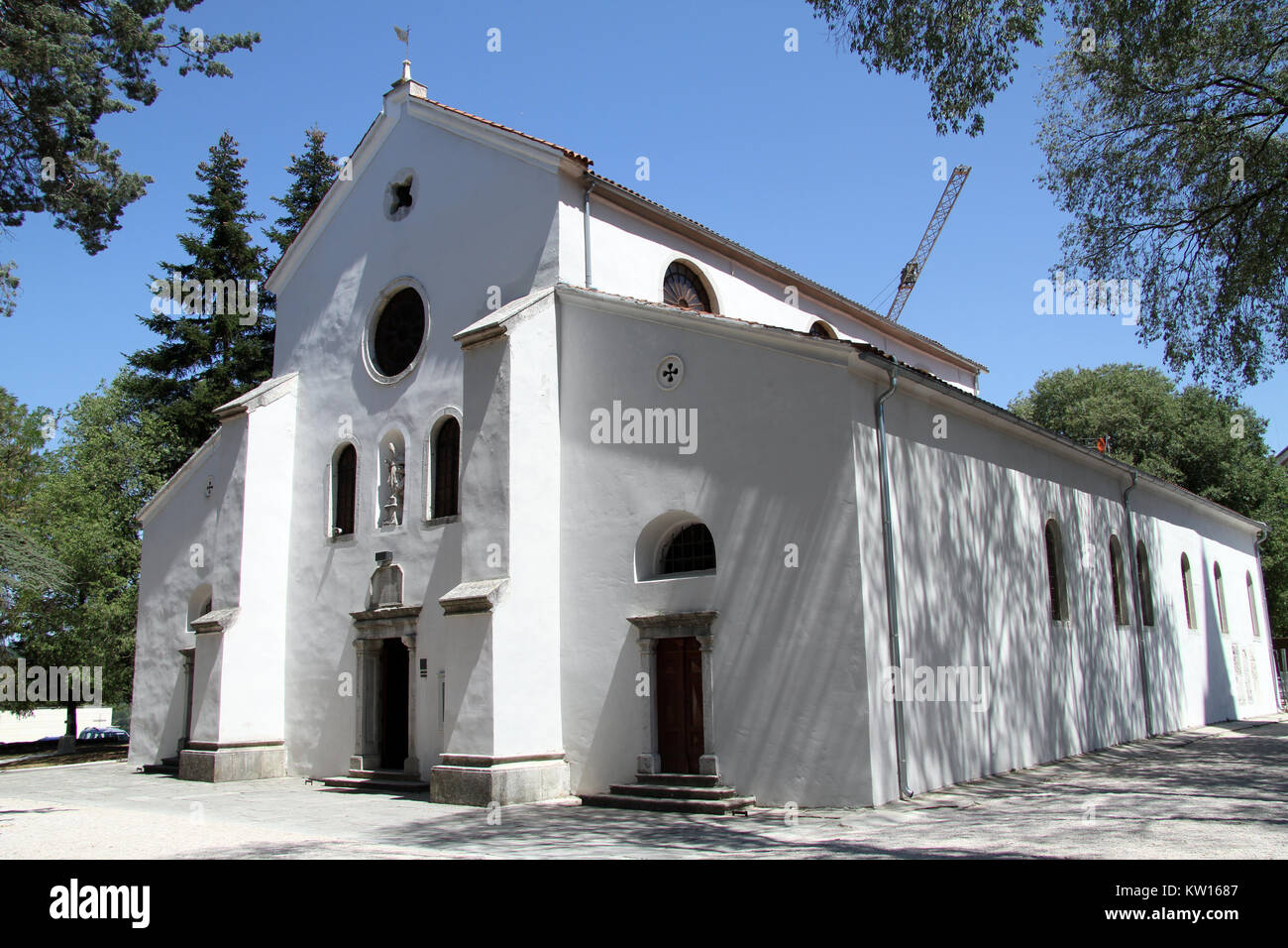 Weiße Kirche Sankt Nikolaus in Pazin, Istrien, Kroatien Stockfoto