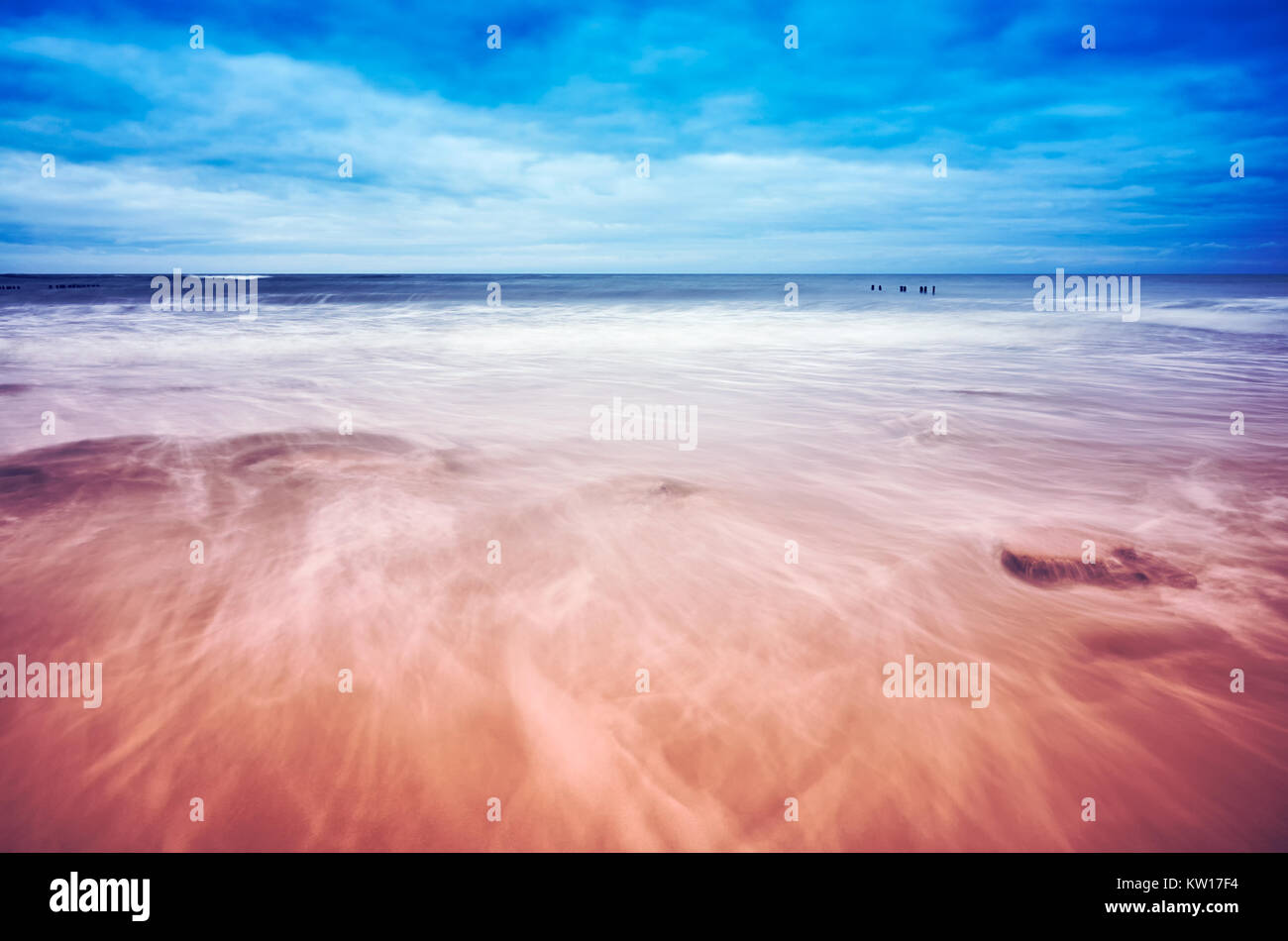 Bewegung verwischt Wellen, ruhige natürliche Hintergrund, Farbe Tonen angewendet. Stockfoto