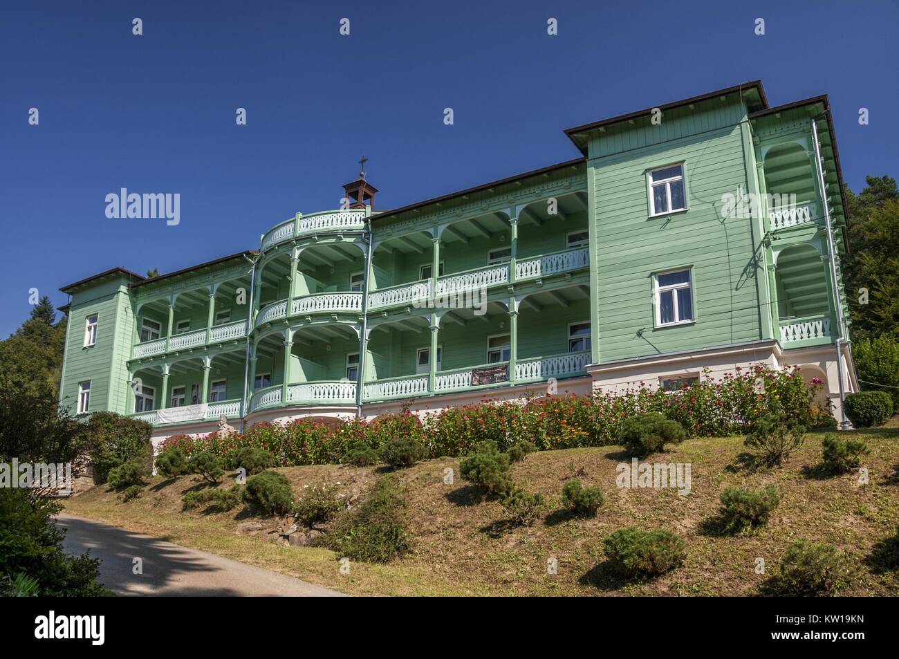 Kloster der Schwestern der Heiligen Familie von Nazaret. Komańcza, Woiwodschaft Karpatenvorland, Polen. Stockfoto