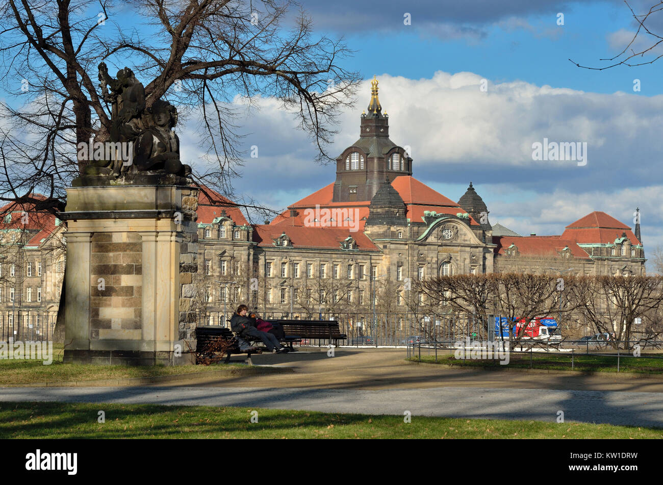 Dresden Ansicht Der Staatskanzlei Vom Bruhlscher Garten Stockfotografie Alamy