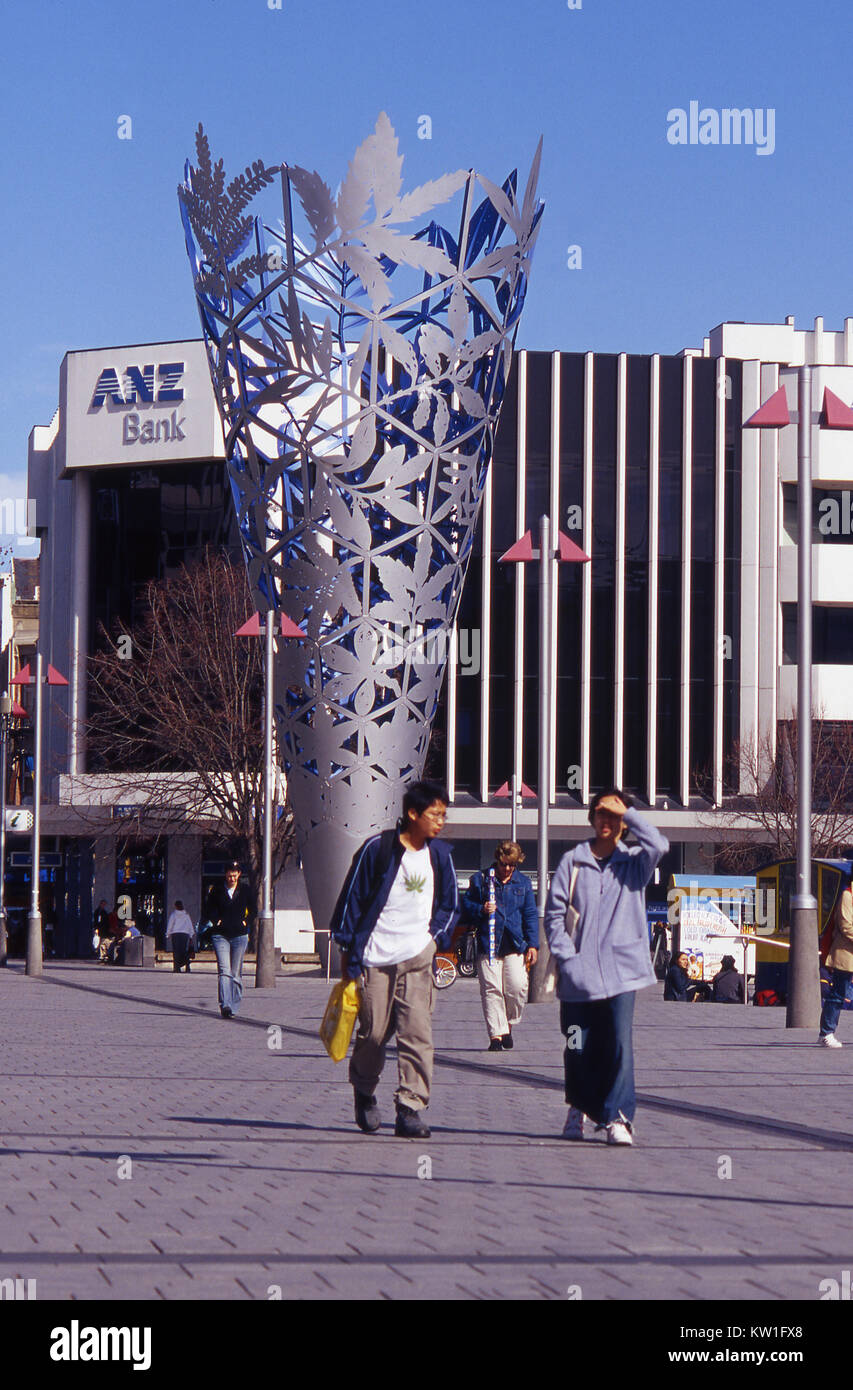 CHRISTCHURCH, NEUSEELAND, 2008 - asiatische Touristen, Cathedral Square in den Jahren vor dem großen Erdbeben, Christchurch, Neuseeland, ca. 2008 Stockfoto