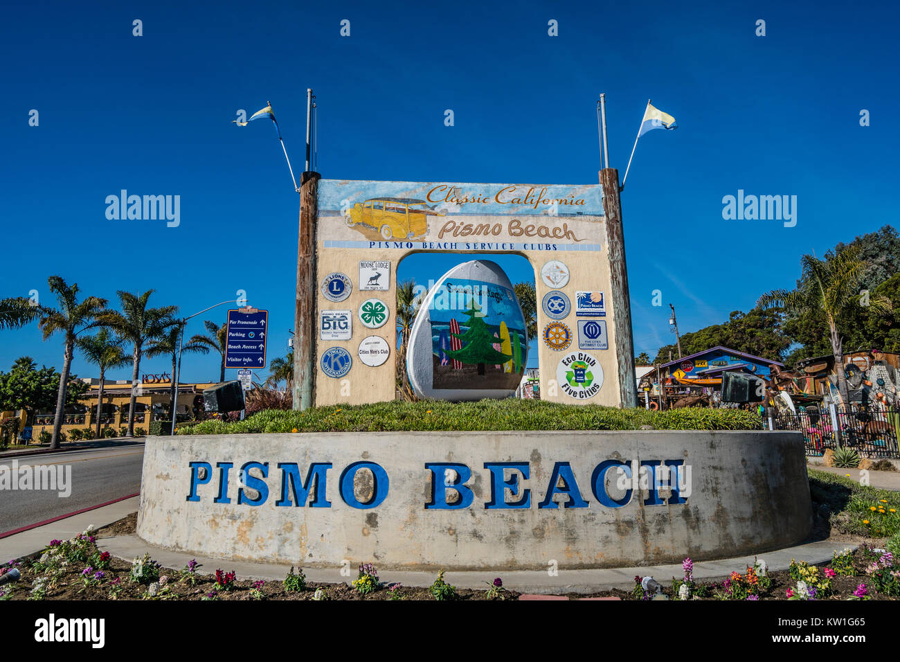 Riesige konkrete Clam am Pismo Beach, CA. Es gibt drei riesige konkrete Muschel Statuen in der Stadt, für seine Muscheln bekannt. Pismo Beach ist die Heimat der actu Stockfoto