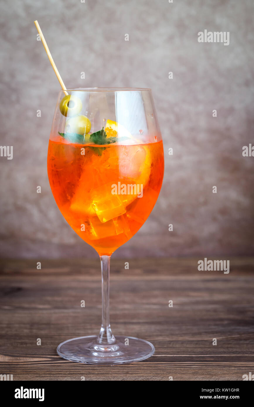 Glas Aperol Spritz cocktail Stockfoto