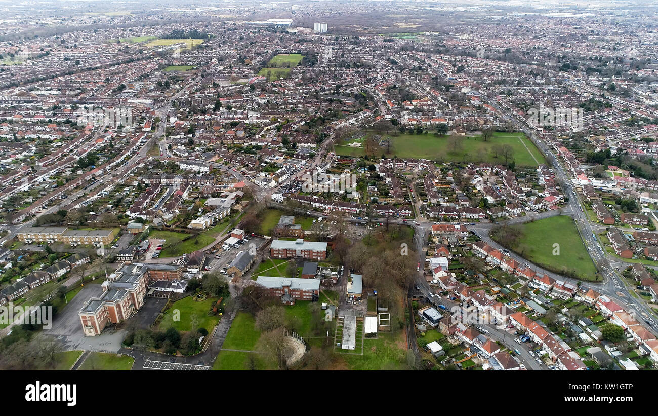 Luftaufnahme von Twickenham bei London feat. Wohn- Stadt-, Vorort Nachbarschaft Häuser und Parks in England Großbritannien Stockfoto