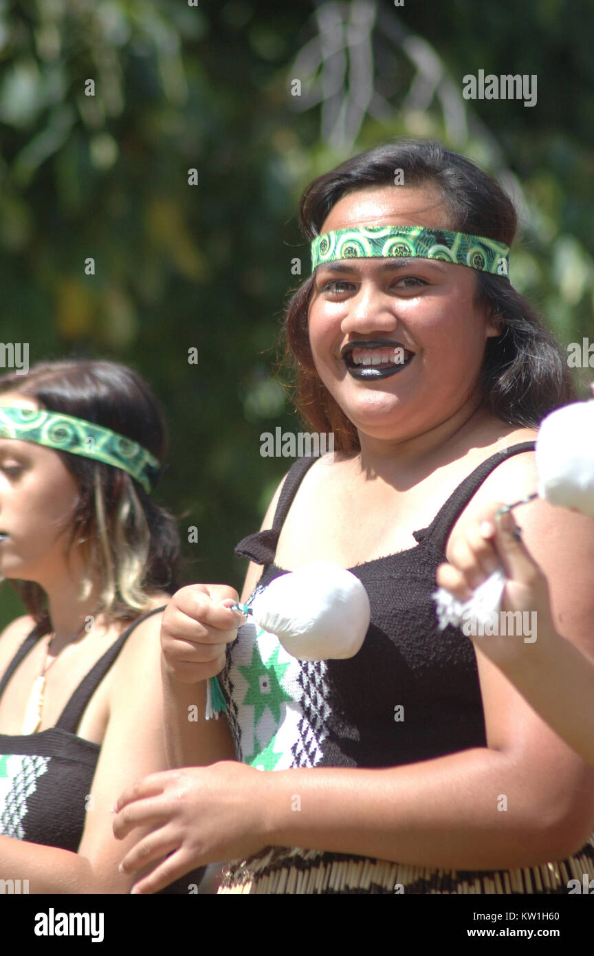 Maori Frauen haben einen traditionellen Tanz, Neuseeland Stockfoto