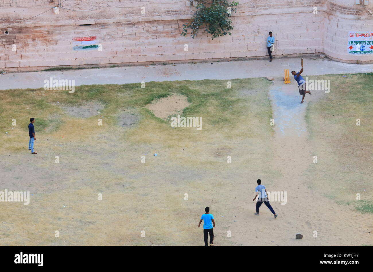Menschen spielen Kricket in Jodhpur Indien. Stockfoto