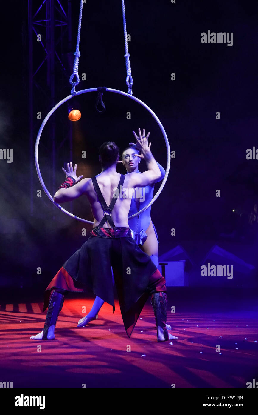 London, Großbritannien. 28 Dez, 2017. Der Staatlichen Moskauer Zirkus unter dem Grossen top in Ealing, London. Foto Datum: Donnerstag, 28. Dezember 2017. Credit: Roger Garfield/Alamy leben Nachrichten Stockfoto