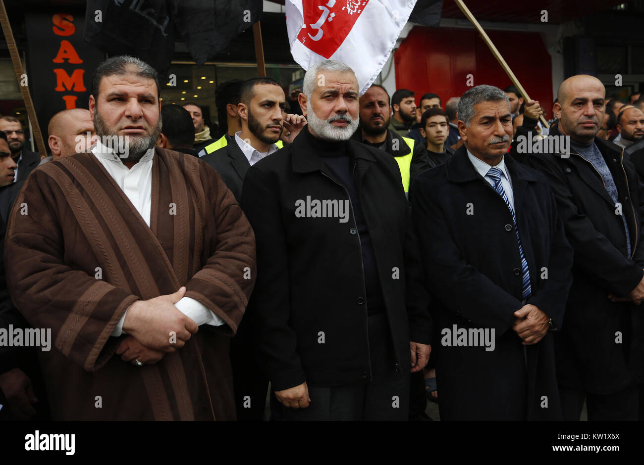 Gaza, Gaza, Palästina. 29. Dezember 2017. Islamische Bewegungen März in Gaza Stadt ihre Opposition gegen Trump''° s bevorstehende Erklärung seiner formellen Anerkennung von Jerusalem als Hauptstadt von Israel zu äußern, sowie seine Entscheidung, die US-Botschaft von Tel Aviv nach Jerusalem. Die Palästinenser tragen Schilder mit dem Argument, dass Jerusalem ist eine rote Linie. Während Israel immer Jerusalem als Hauptstadt angesehen hat, Palästinenser behaupten, Ost-Jerusalem als Hauptstadt des künftigen palästinensischen Staates. Trump''° s Ankündigung bedeutet in den USA wird das erste Land Jerusalem als zu erkennen Stockfoto