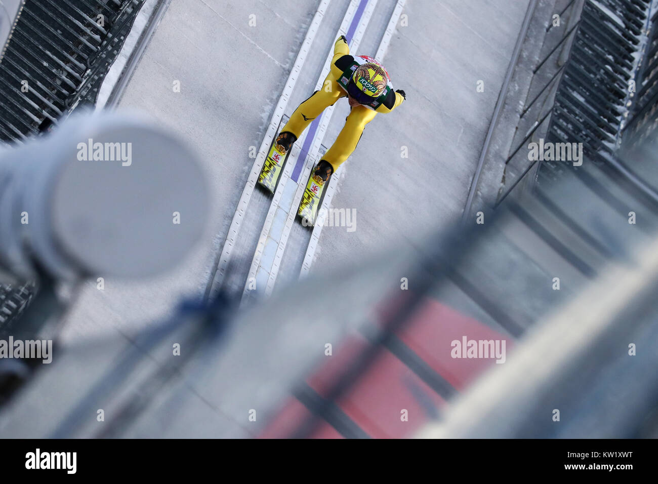 Oberstdorf, Deutschland. 29 Dez, 2017. Die japanische Skispringer Noriaki Kasai Züge springen bei der Vierschanzentournee in Oberstdorf, Deutschland, 29. Dezember 2017. Quelle: Angelika Warmuth/dpa/Alamy leben Nachrichten Stockfoto
