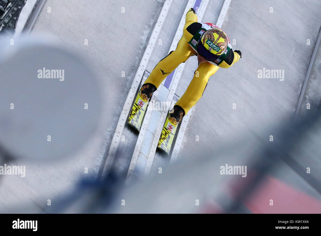 Oberstdorf, Deutschland. 29 Dez, 2017. Die japanische Skispringer Noriaki Kasai Züge springen bei der Vierschanzentournee in Oberstdorf, Deutschland, 29. Dezember 2017. Quelle: Angelika Warmuth/dpa/Alamy leben Nachrichten Stockfoto