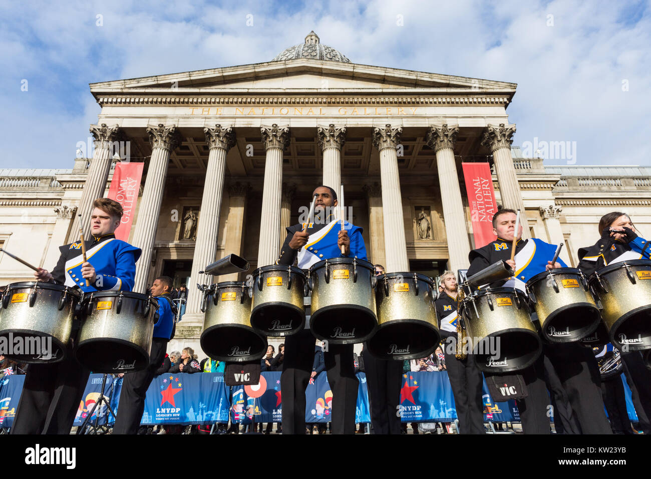 Trafalgar Square, London, 30. Dezember 2017. McNeese State University Marching Band geben ein begeisterter Leistung. Darsteller in Trafalgar Square geben der Öffentlichkeit eine Vorschau auf das Programm für die Parade der Londoner neues Jahr. Credit: Imageplotter Nachrichten und Sport/Alamy leben Nachrichten Stockfoto