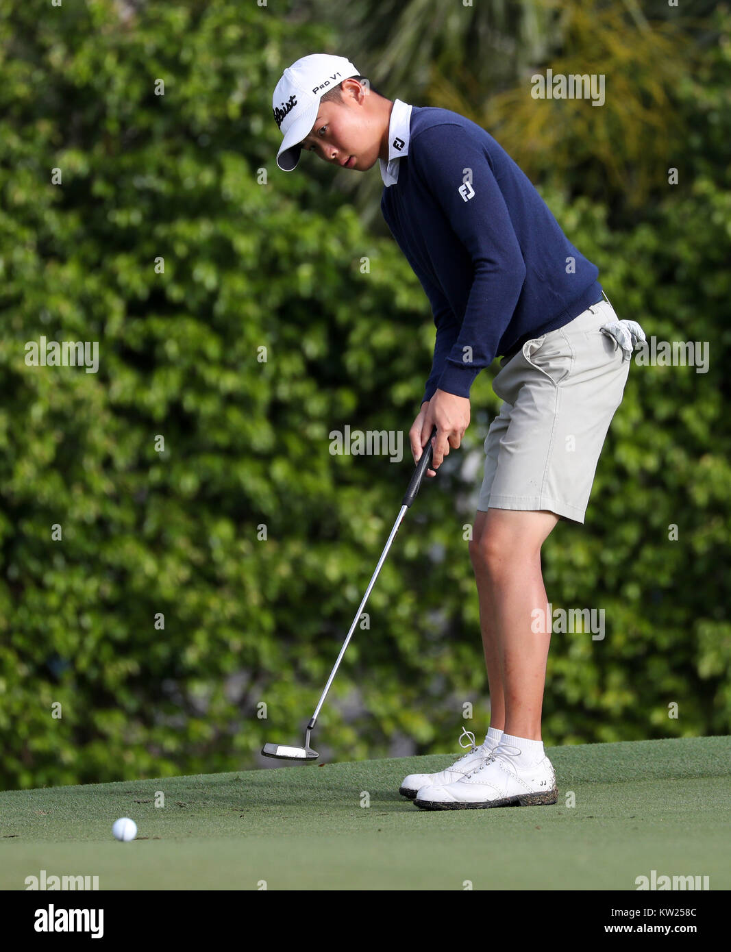 Coral Gables, Florida, USA. 29 Dez, 2017. Jerry Ji (Niederlande) setzt bei der 54 Junior Orange Bowl International Golf Meisterschaft im Biltmore in Coral Gables, Florida. Mario Houben/CSM/Alamy leben Nachrichten Stockfoto