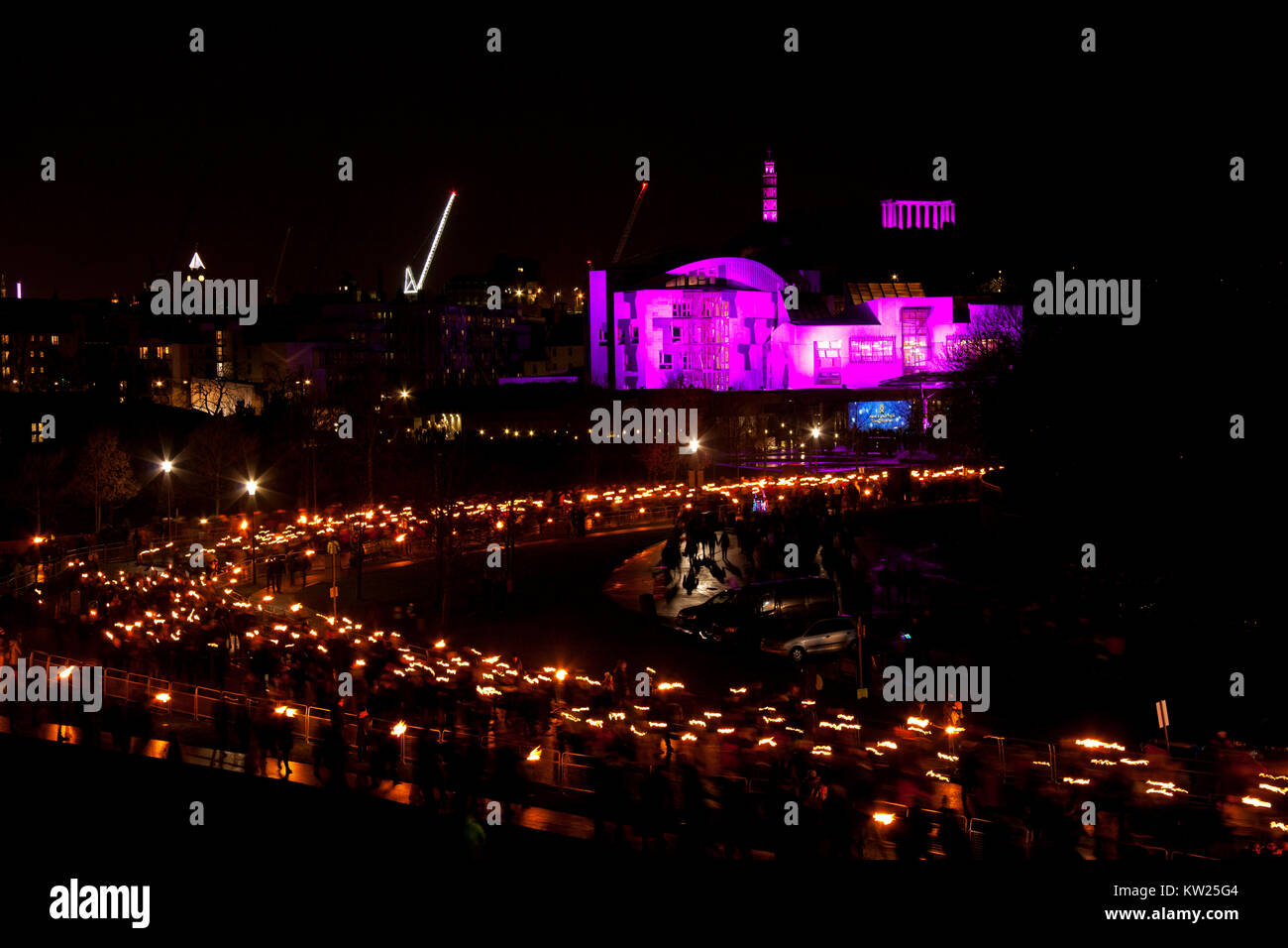 Edinburgh, Großbritannien. 30 Dez, 2017. Edinburgh Taschenlampe Prozession Hogmany Feiern für 2018 zu starten Stockfoto