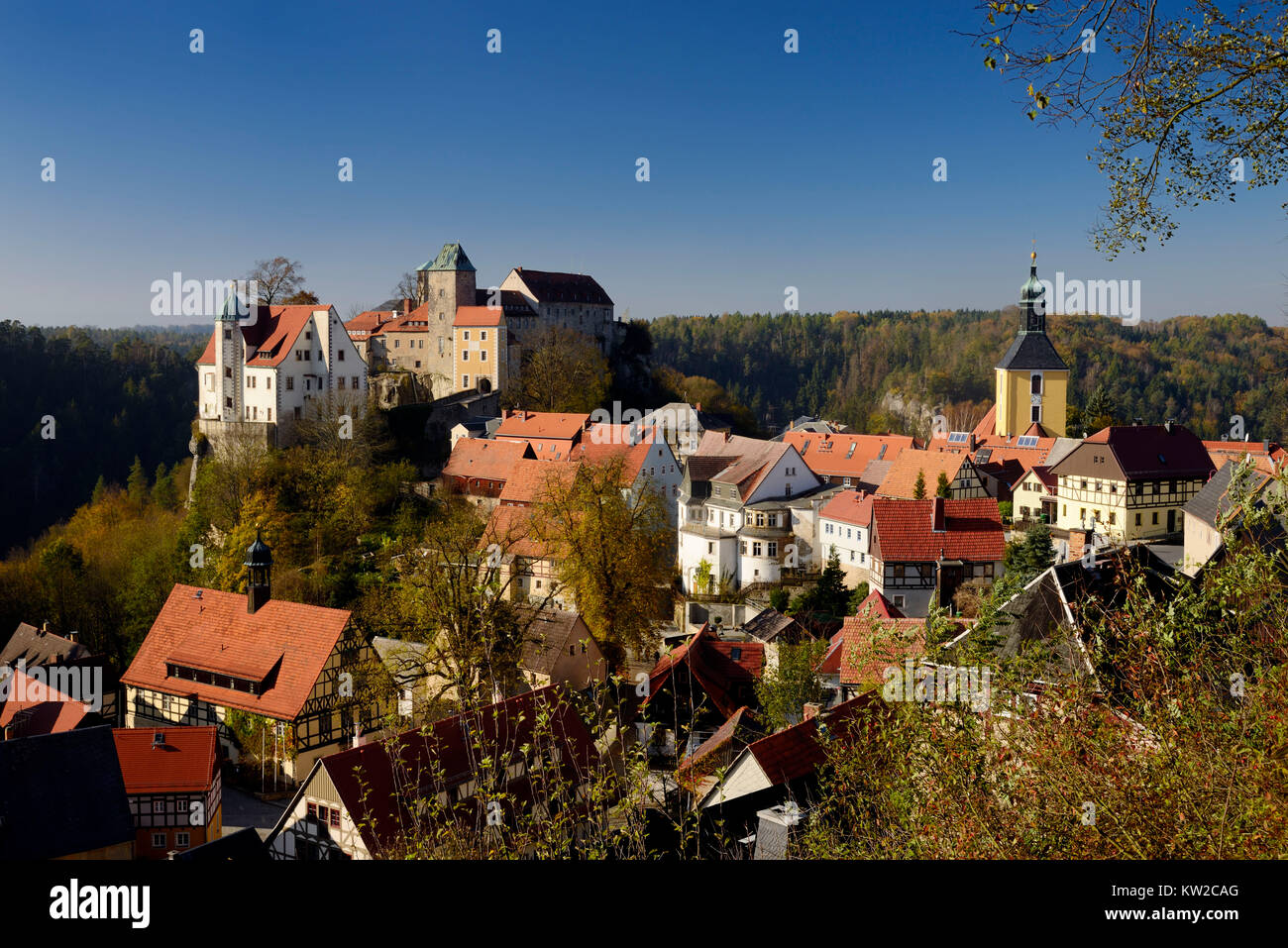 Elbsandstein, die Stadt und die Burg Hohn Stein, Stadt und Burg Hohnstein Stockfoto