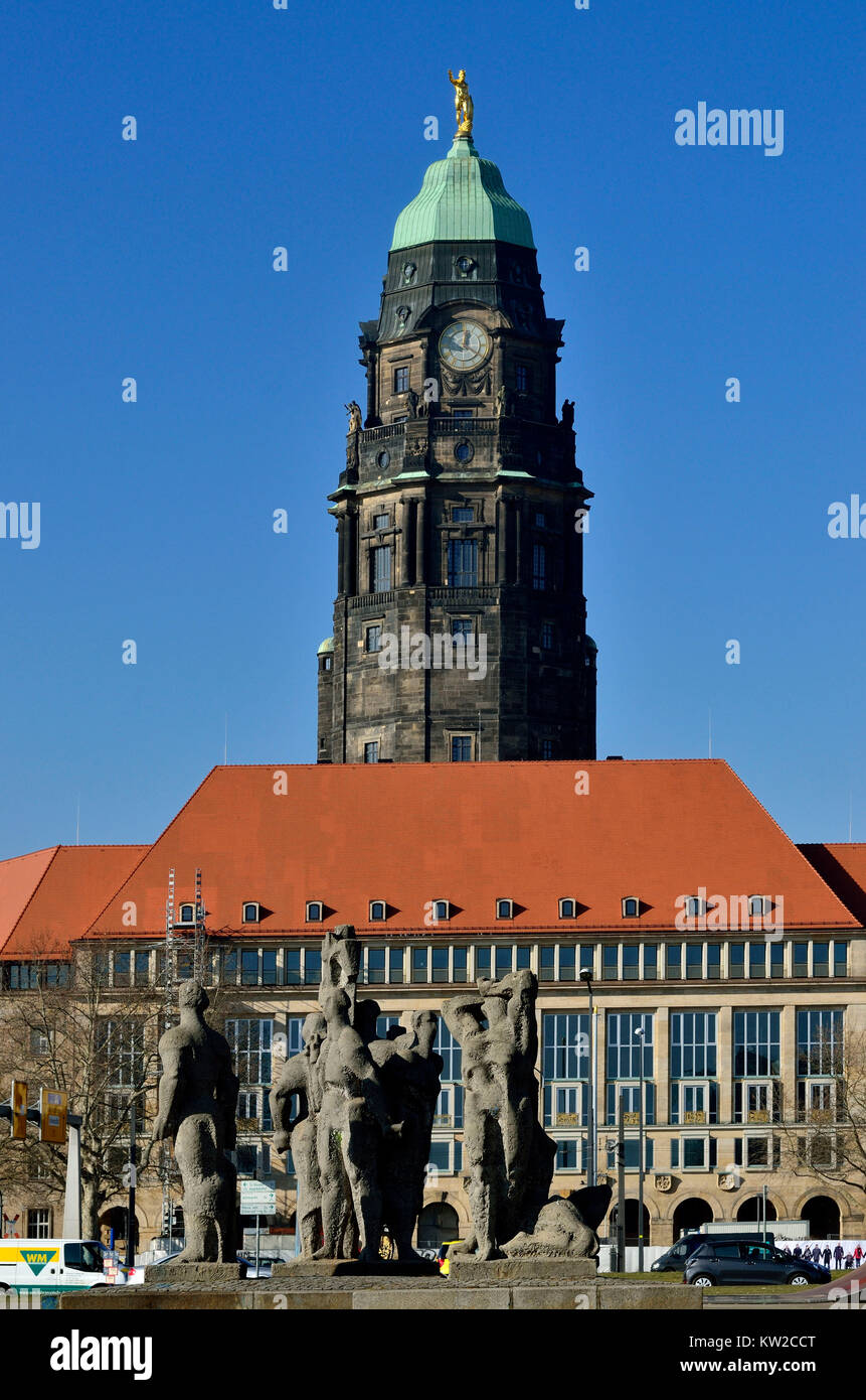Dresden, Monument der proletarische Internationalismus vor das Rathaus, die Denkmal Proletarischer Internationalismus vor dem Rathaus. Stockfoto