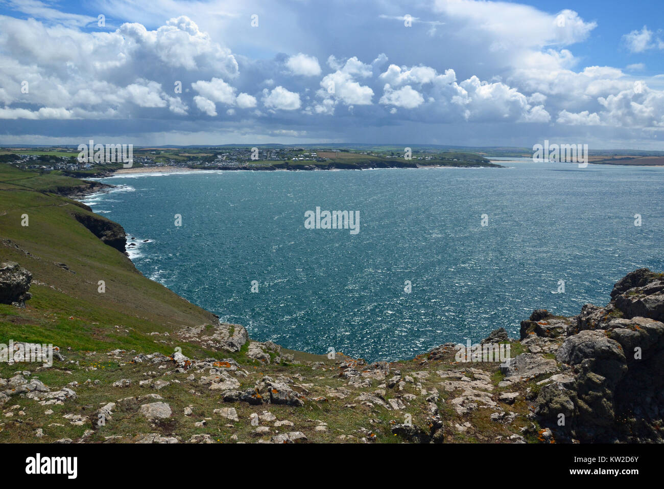 Blick von Pentire Point, North Cornwall, Atlantik, England, UK. Stockfoto