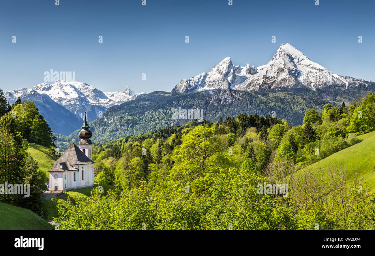 Schone Berglandschaft In Den Bayerischen Alpen Mit Wallfahrtskirche Maria Gern Und Watzmann Im Hintergrund Nationalpark Berchtesgaden Stockfotografie Alamy