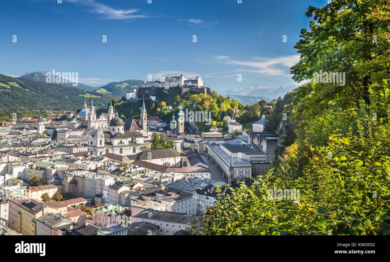 Altstadt von Salzburg mit Festung Hohensalzburg, Salzburger Land, Österreich Stockfoto