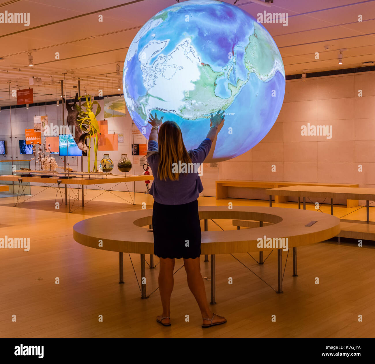 Das Innere des berühmten Museum der Wissenschaften von Trient im Trentino Alto Adige. Talk Wissenschaft auf NOAA Ball. Wissenschaft auf einer Kugel. Stockfoto