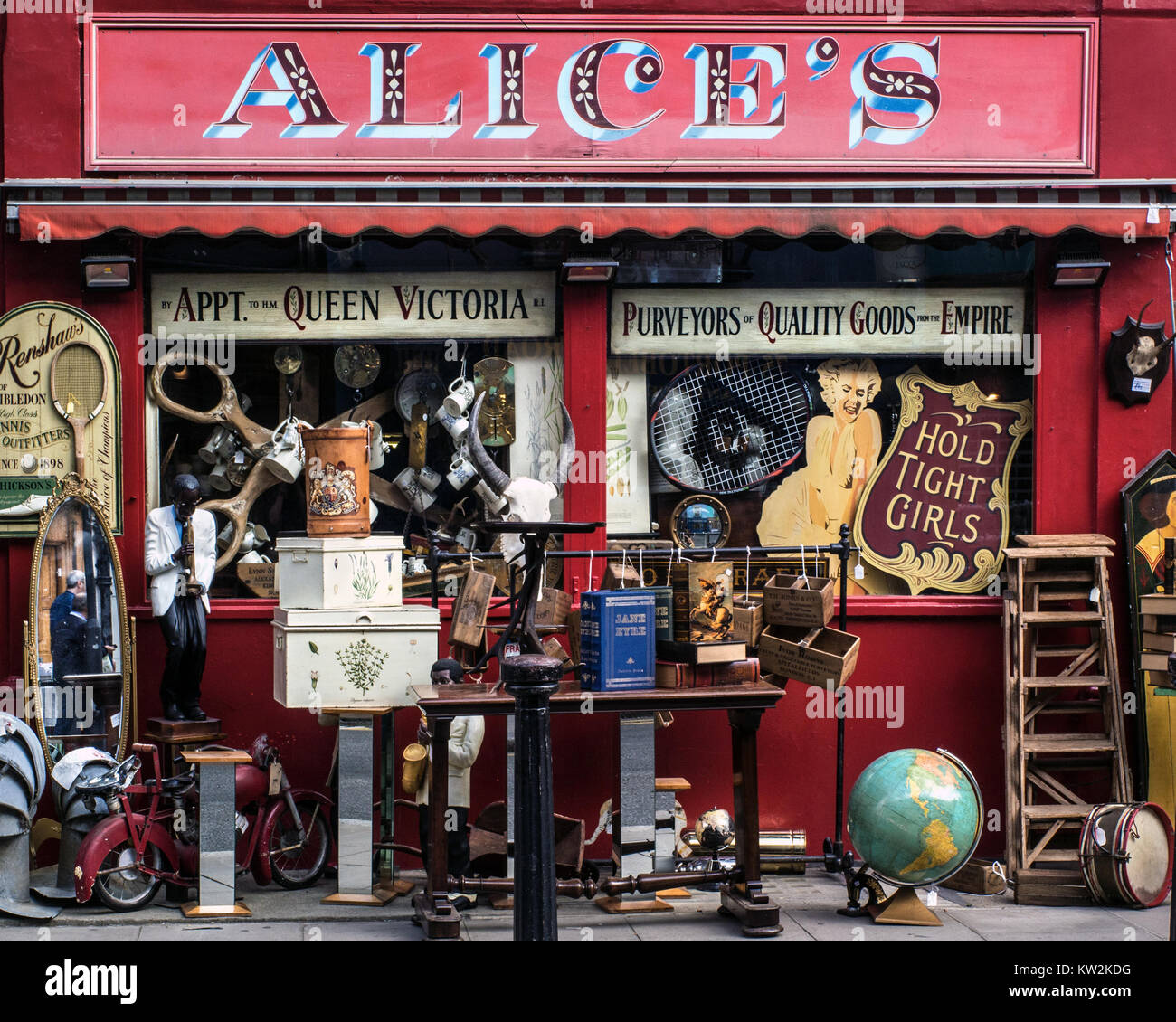 Alice's Antique Shop auf der Portobello Road, London Stockfoto