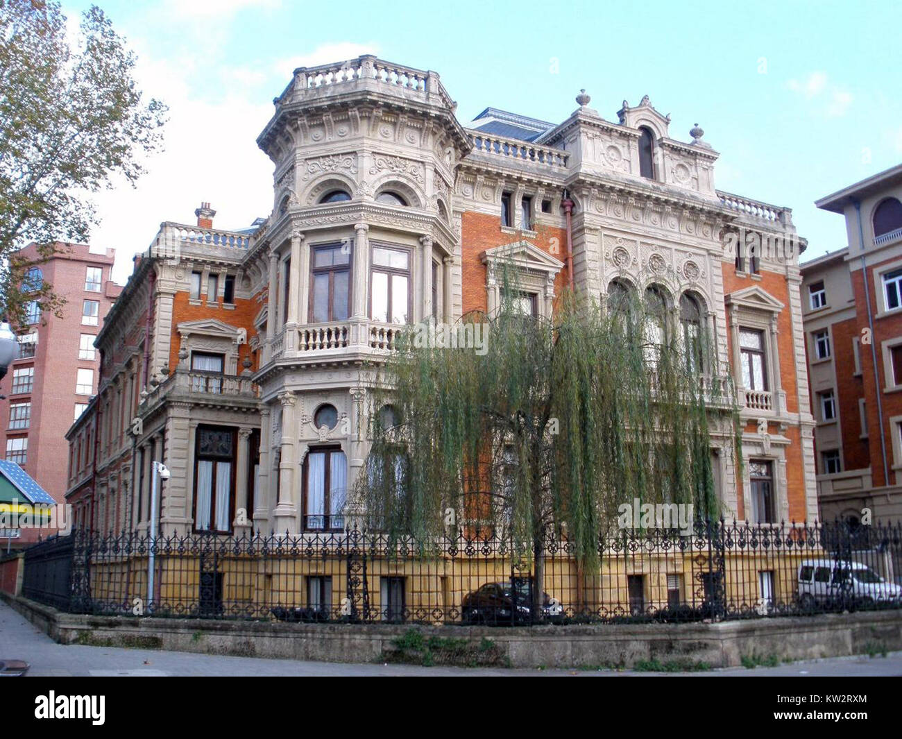 Die Bilbao Autoridad Portuaria ist das für den Hafen von Bilbao, Spanien, zuständige Verwaltungsorgan. Sie überwacht den Betrieb, die Verwaltung und die Entwicklung eines der wichtigsten Häfen des Landes. Stockfoto