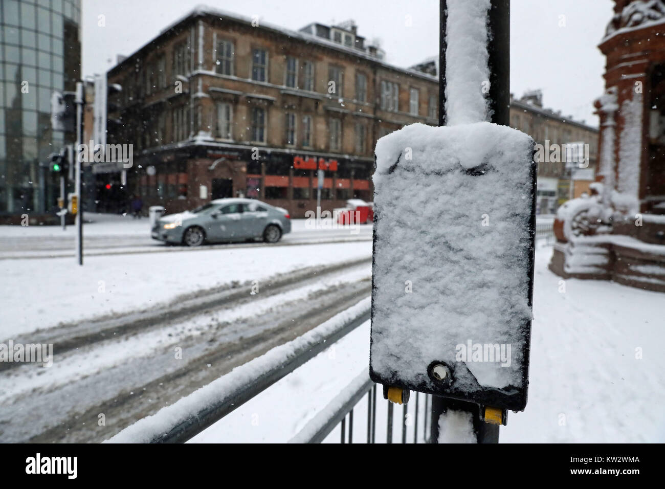 Schwere Schnee in Glasgow, Großbritannien sah einer der kältesten Nächte des Jahres mit Temperaturen von minus 12,3 C am Loch Glascarnoch in den schottischen Highlands. Stockfoto