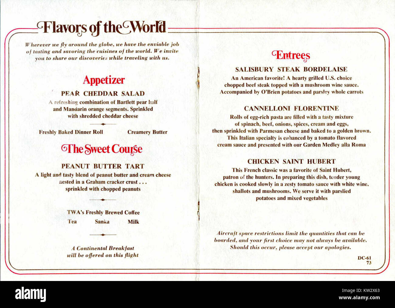 Dieses Menü von Trans World Airlines (TWA) zeigt das Lebensmittelangebot der Fluggesellschaft in der Mitte des 20. Jahrhunderts und spiegelt die Geschichte der Flugreisen und Borddienste während dieser Zeit wider. Stockfoto