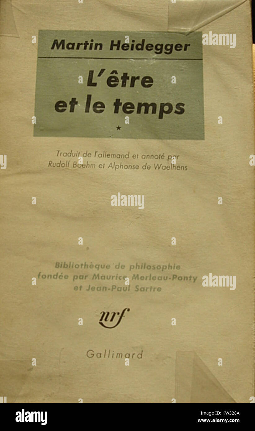 Martin Heideggers Werk *sein und Zeit* ist ein grundlegender Text der existentiellen Philosophie, der sich mit dem Begriff des Seins, der Zeit und der Natur der menschlichen Existenz beschäftigt. Die französische Übersetzung dieses Werkes ist wichtig, um Heideggers Ideen in französischen intellektuellen Kreisen zu verbreiten. Stockfoto