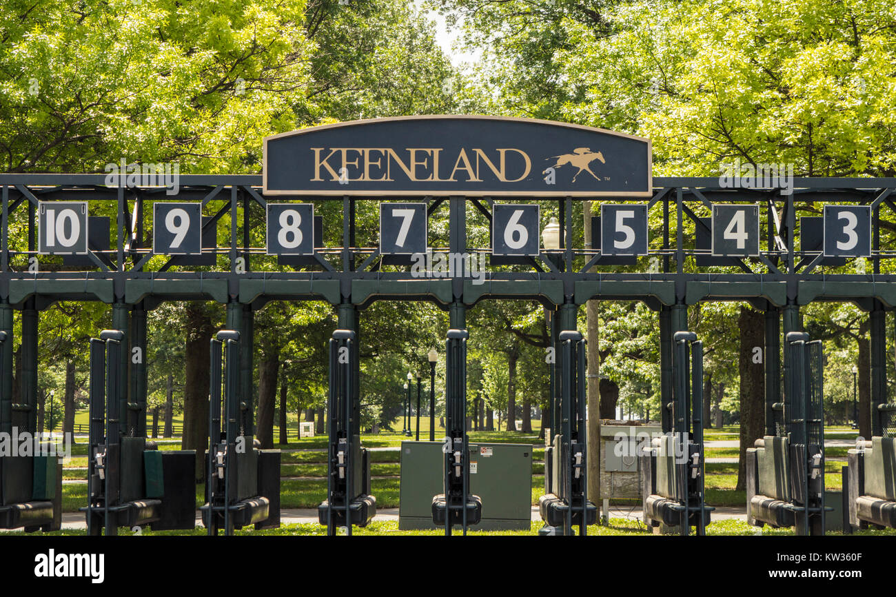 Lexington, Kentucky, USA - 27. Mai 2015: Starting Gate an der weltbekannten Keeneland Thoroughbred Racing Track in Lexington, Kentucky. Stockfoto