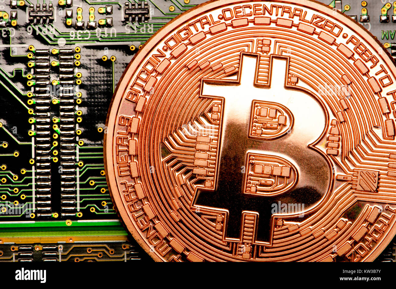 Bitcoin cryptocurrency/payment System (Kupfer Bitcoin Commemorative Runde .999 Bullion) elektronische Währung, UND COMPUTER PLATINE Stockfoto
