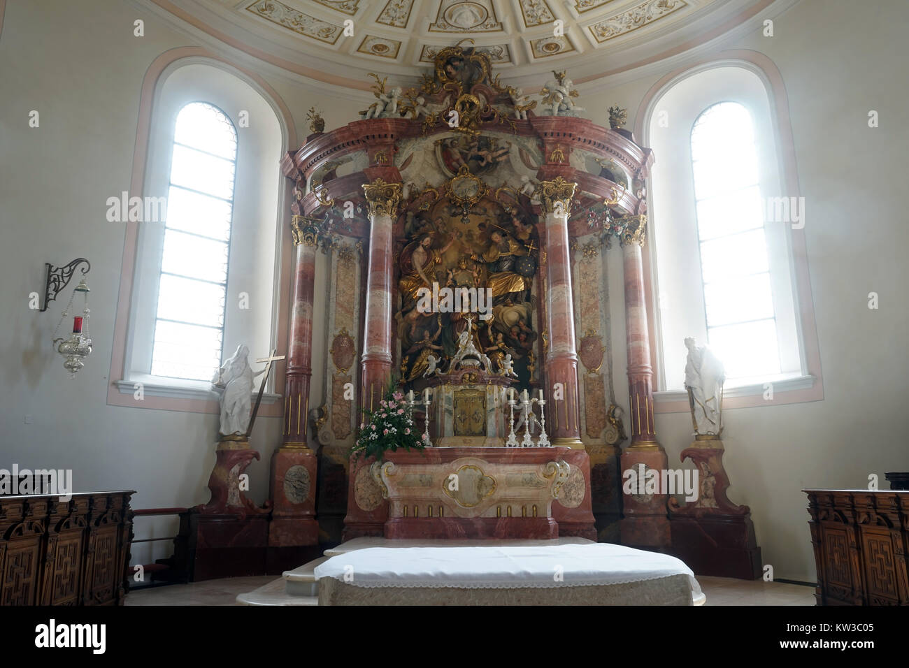 SPAICHINGEN, Deutschland - ca. August 2015 Altar in Dreifaltigkeitsberg Kirche Stockfoto