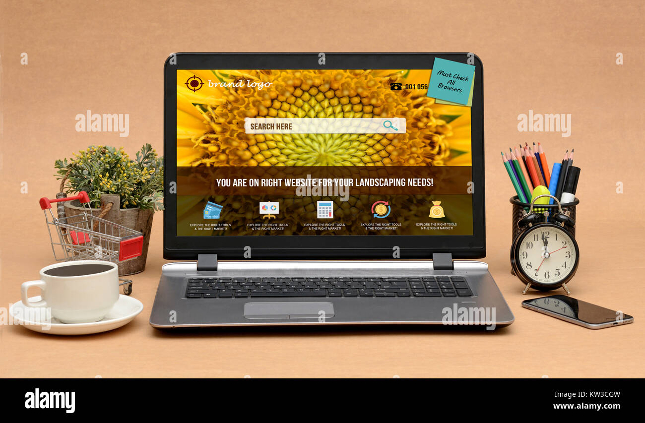 Realistische Website Mockup am Arbeitsplatz Laptop. Stockfoto