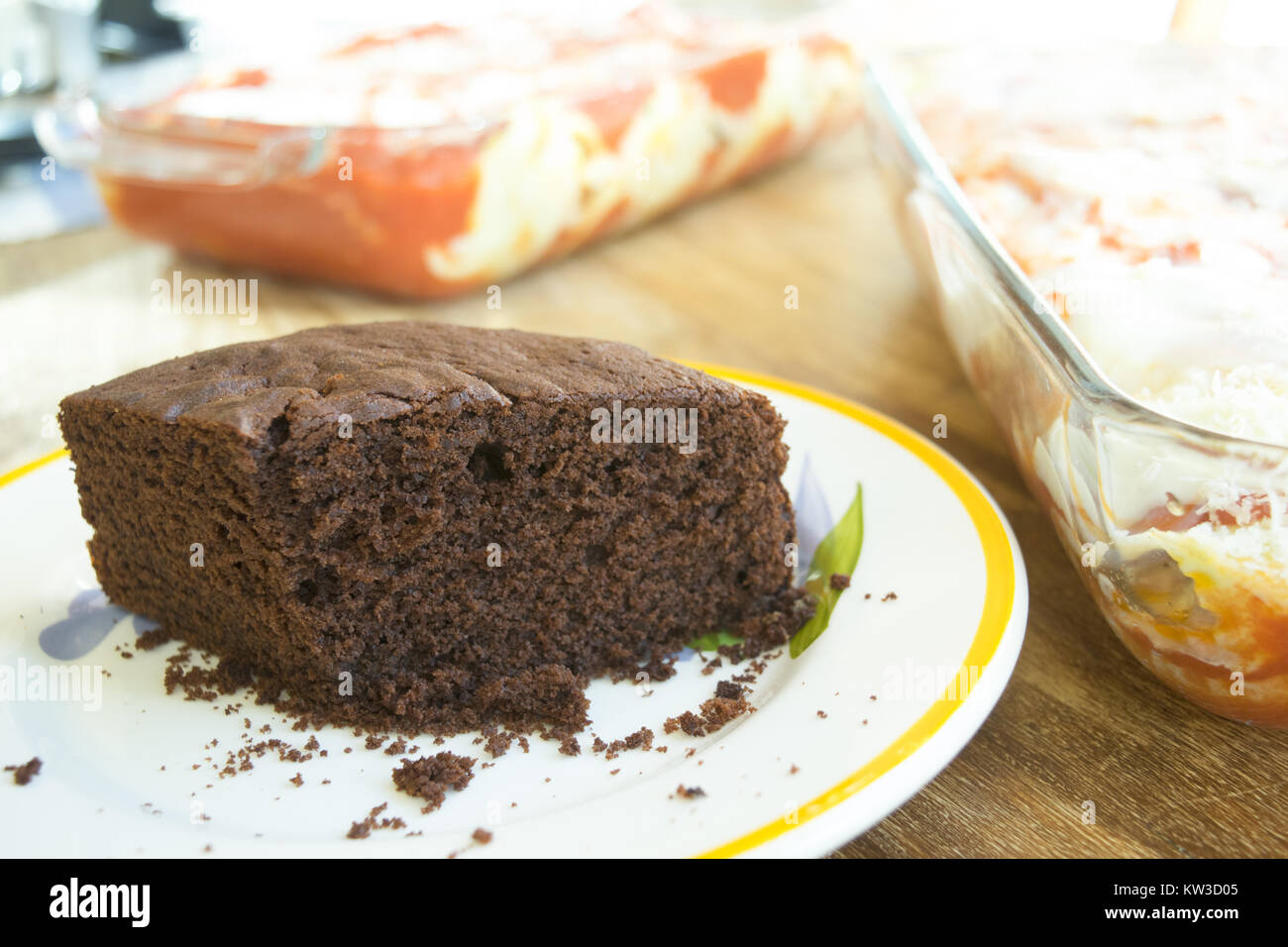 Stück hausgemachte Schokolade Biskuit Stockfoto