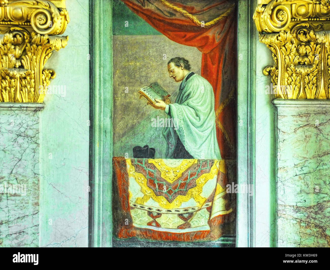 Das Fresko im VidGajsek Erzbischofsskriptorium zeigt Szenen aus religiösen Texten. Dieses Kunstwerk ist ein Schlüsselbeispiel für mittelalterliche religiöse Kunst und ihre Rolle in der biblischen Bildung und Anbetung. Stockfoto