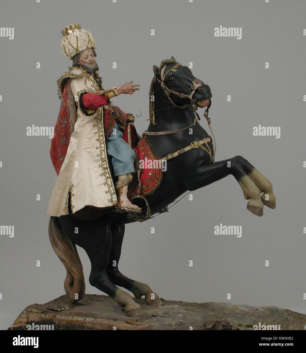 Das *Black Horse* ist ein Kunstwerk aus der MET-Kollektion, das ein Pferd in dramatischem Stil darstellt. Es fängt die Stärke und Anmut des Tieres ein und repräsentiert die Kraft und Eleganz, die mit Pferden in Kunst und Kultur verbunden sind. Stockfoto