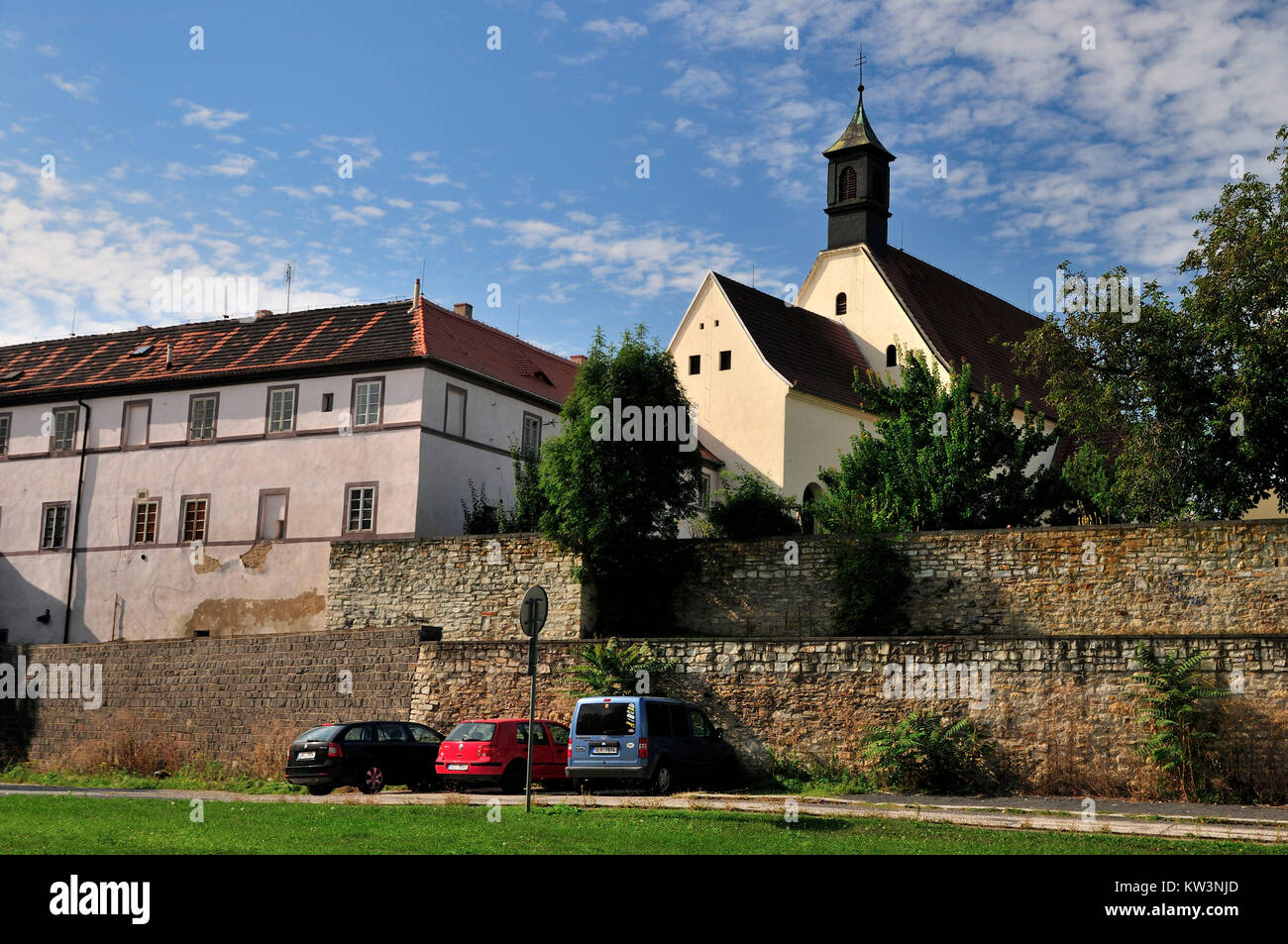 Litomerice, Tschechien, Litomerice, Kloster ehemalige Kapuzinerkloster ist mit der Kirche der Hl. Ludmila, Tschechien, ehemaliges Kapuzinerkloster mit Kirche der Hl. Ludmila Stockfoto