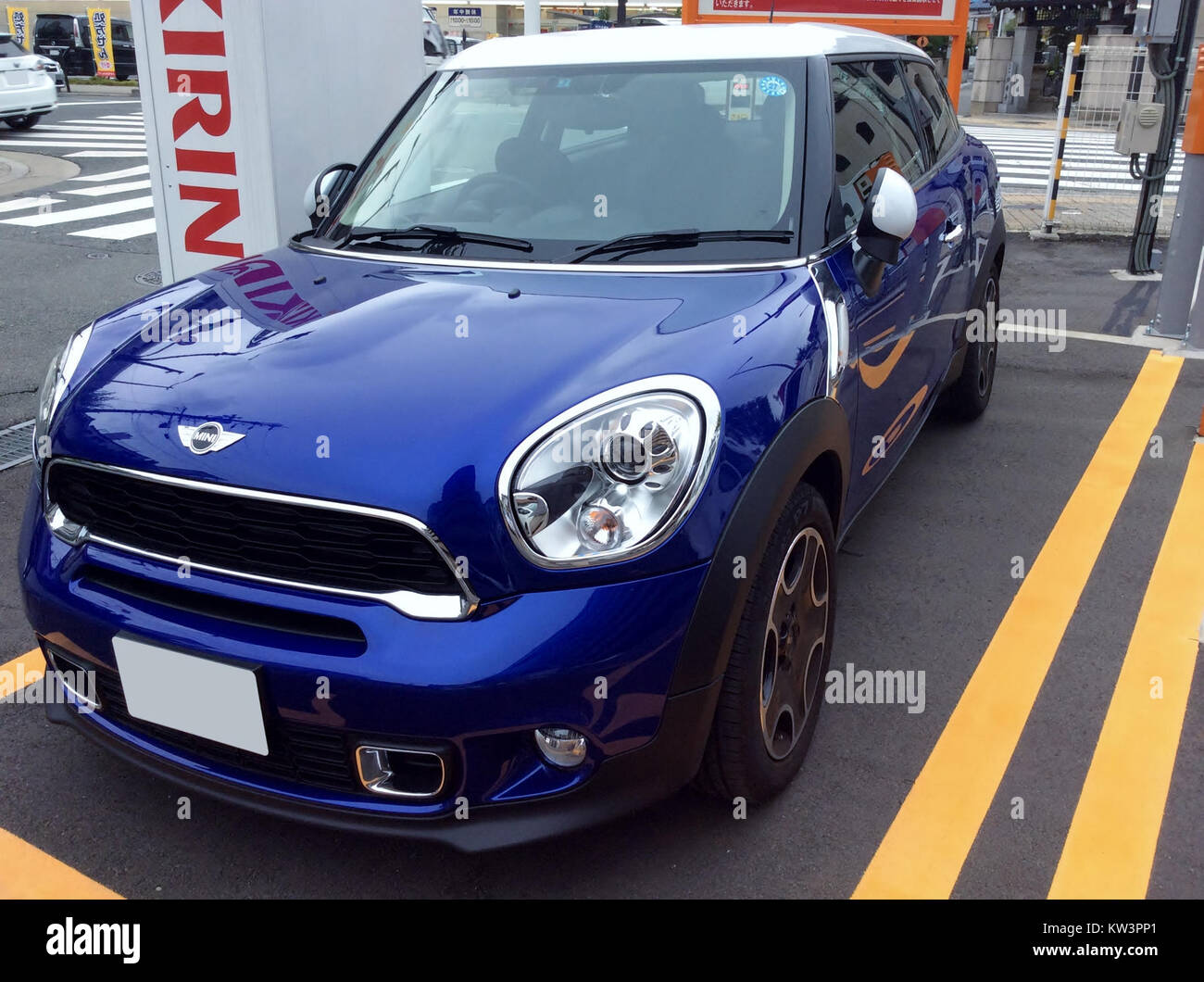 Mini cooper s front -Fotos und -Bildmaterial in hoher Auflösung – Alamy