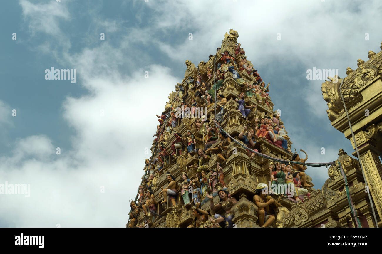 Gottheiten vor den Toren von Sri Muthu Vinayakar Swamy Kovil. Hindu Tempel zu Lord Ganesh gewidmet. Meer Straße, Pettah, Colombo, Sri Lanka Stockfoto