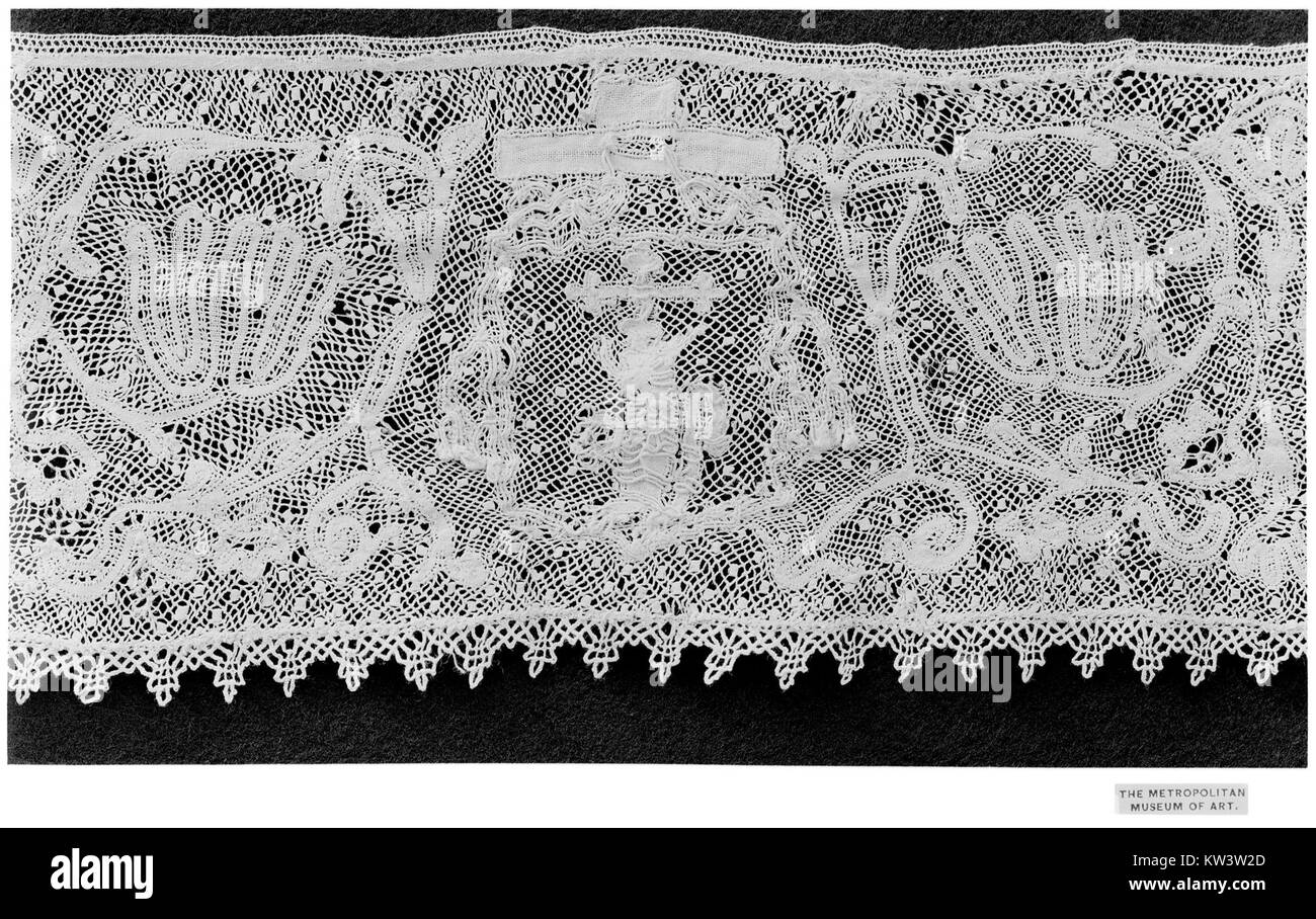 Das „Border“-Stück in der MET-Sammlung ist wahrscheinlich ein Kunstwerk, eine Installation oder ein Objekt, das mit Themen wie Grenzen, Grenzen oder Teilung in einem kulturellen oder historischen Kontext verknüpft ist. Stockfoto